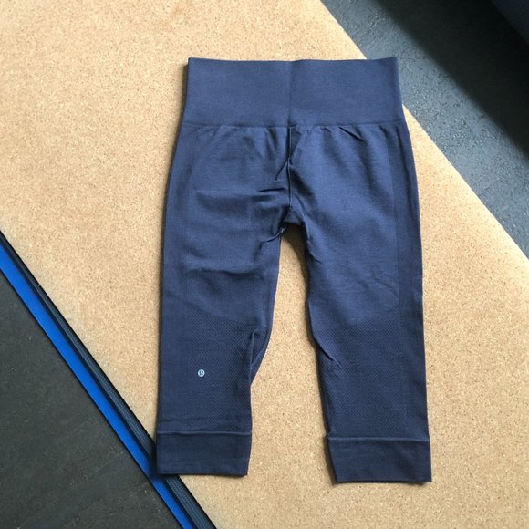 Lululemon Compression Crops, W8 - Picture 4 of 4